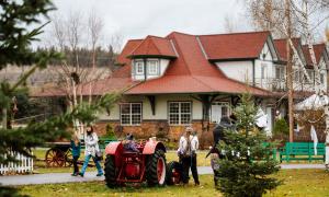 A family walks past the Central BC Railway and Forestry Museum