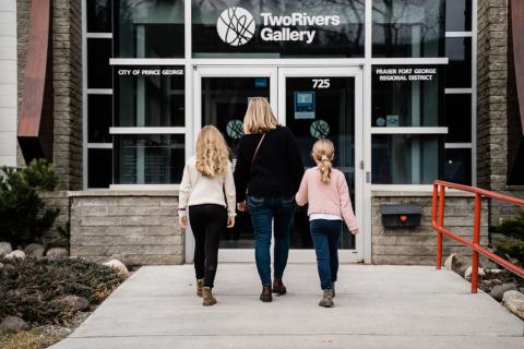 A family walking into Two Rivers Gallery